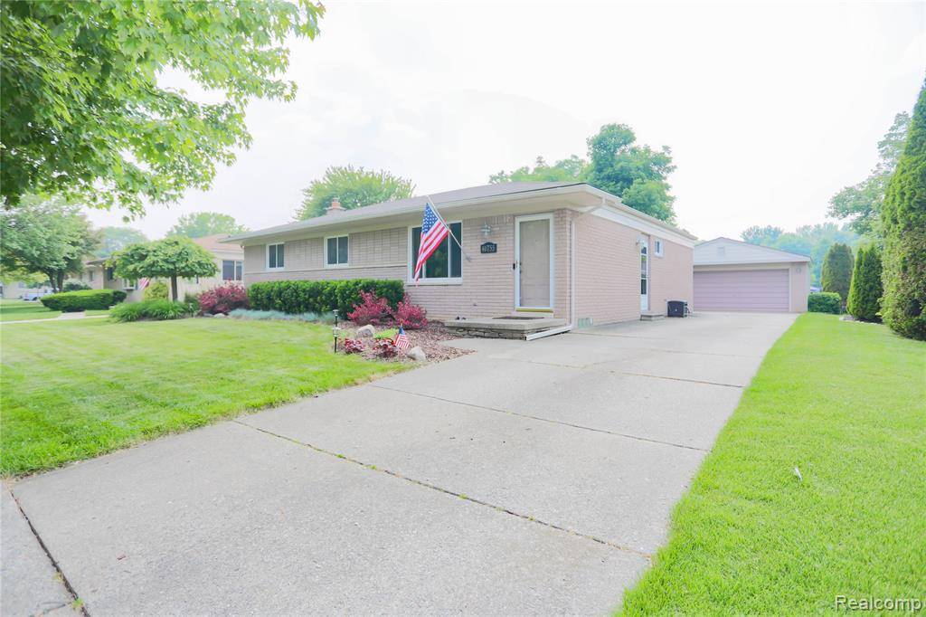 Clinton Twp, MI 48038,40755 Oakwood Court
