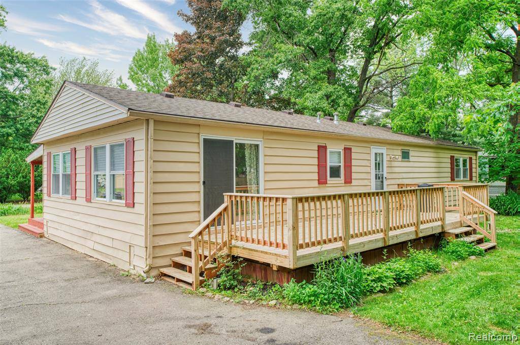 Genoa Twp, MI 48843,5806 COMMANCHE Lane