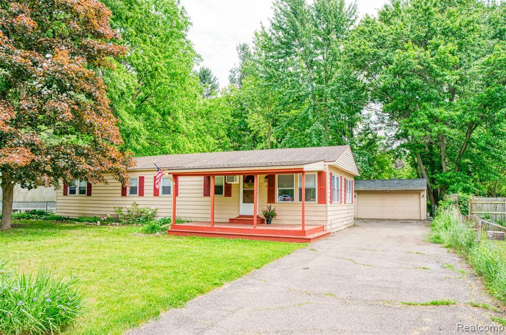 Genoa Twp, MI 48843,5806 COMMANCHE Lane