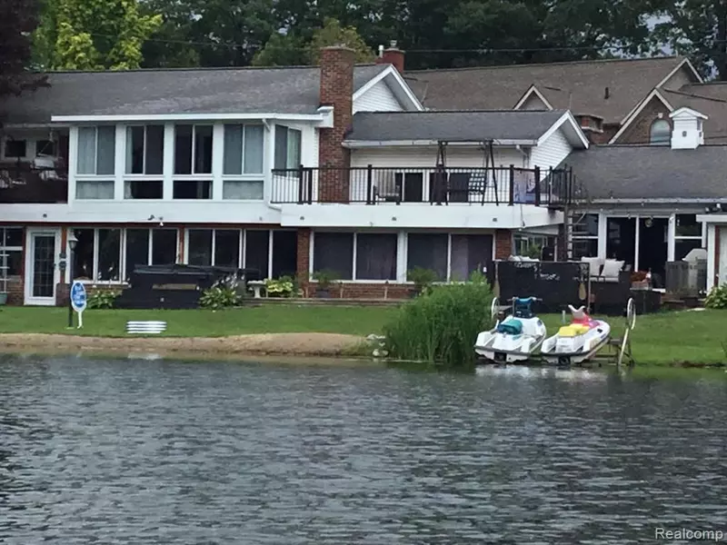 6003 Rolton Court, Waterford Twp, MI 48329