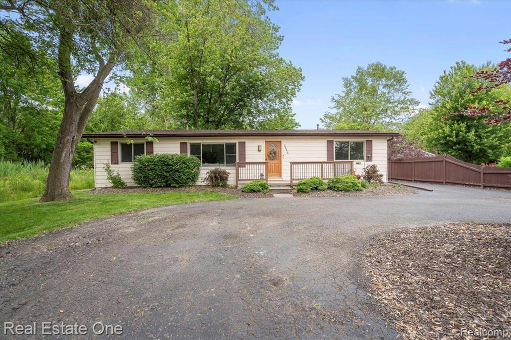 20558 Meridian Road, Grosse Ile Twp, MI 48138