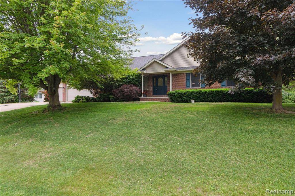 16486 W Horseshoe Trail, Fenton Twp, MI 48451