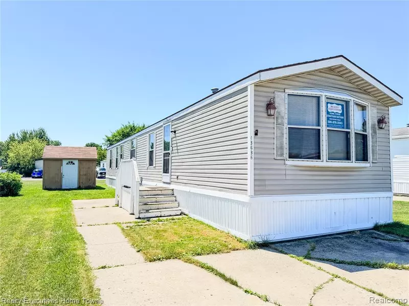 43636 Teal Cir, Clinton Twp, MI 48036