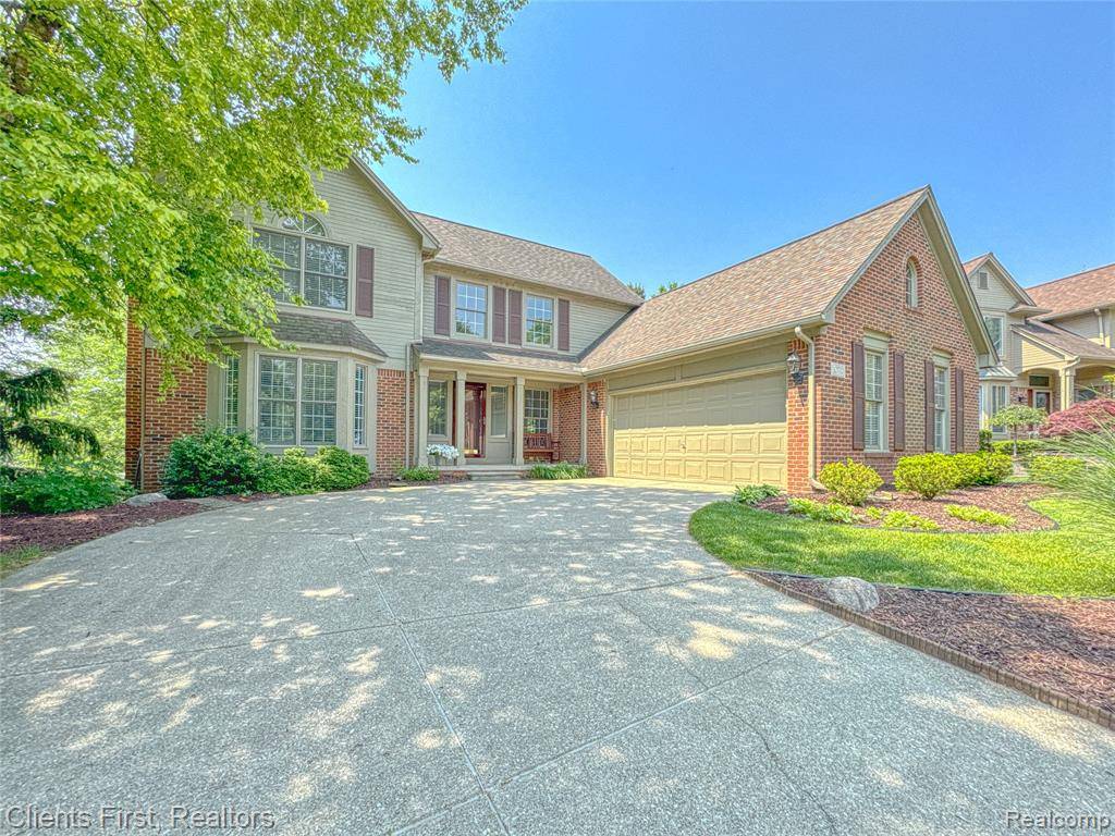 1070 Pointe Place Court, Rochester, MI 48307