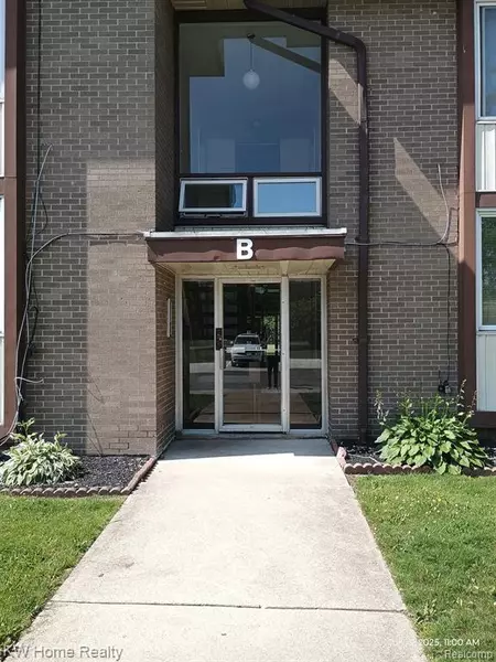 3901 Fort Street B 204, Trenton, MI 48183