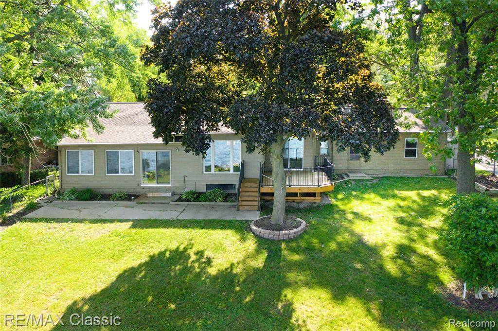 1861 Ladd Road, Wolverine Lake Vlg, MI 48390