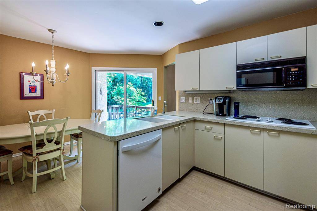 West Bloomfield Twp, MI 48323,6760 Oyster Cove