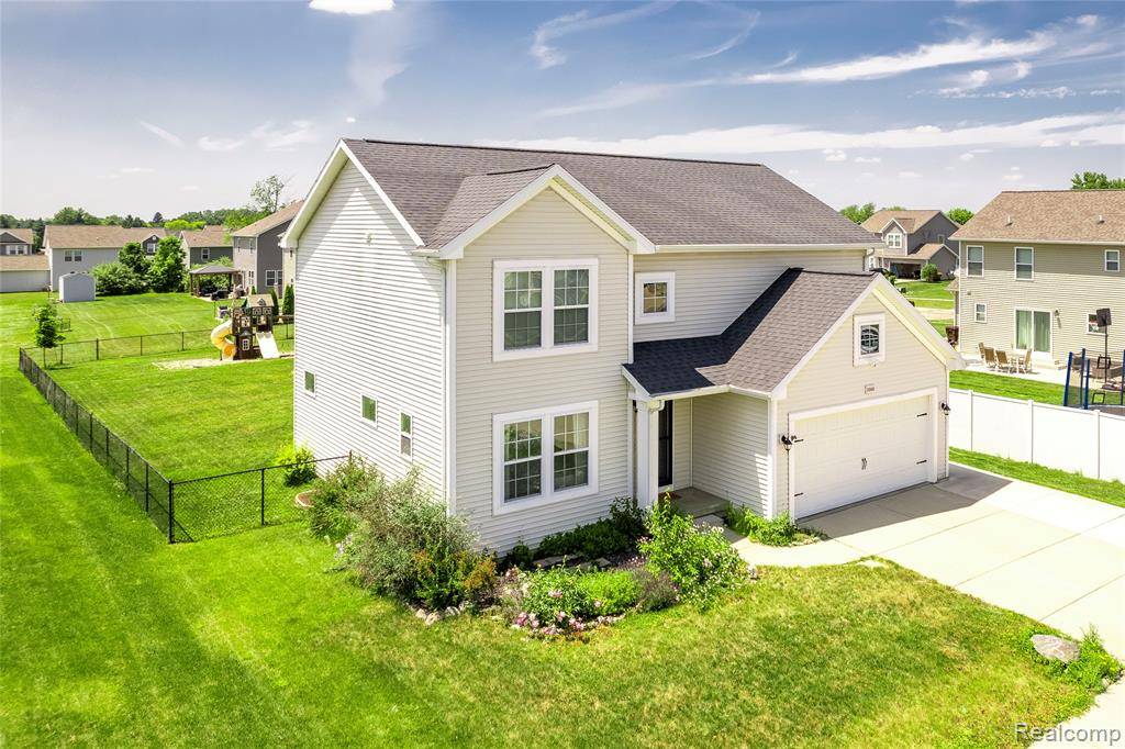 3560 Amber Oaks Drive, Howell, MI 48855