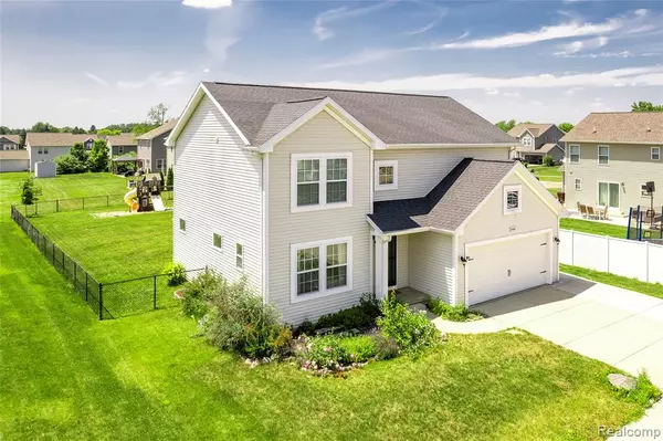 3560 Amber Oaks Drive, Howell, MI 48855