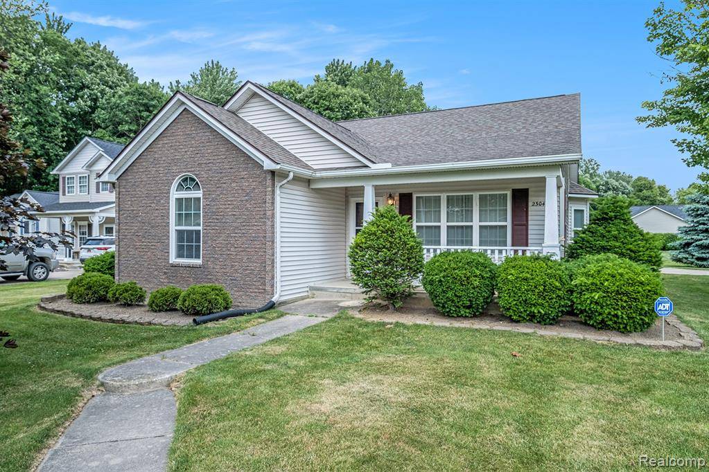 2304 Hickory Hollow, Burton, MI 48519