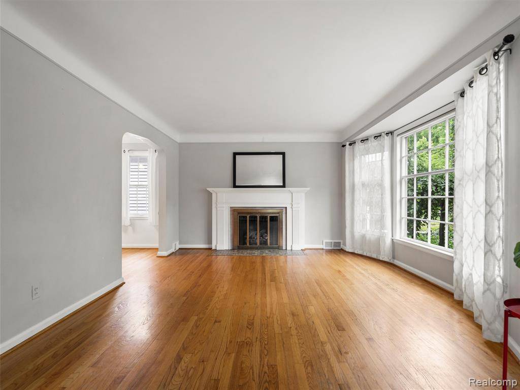 Grosse Pointe Woods, MI 48236,1930 Kenmore Drive