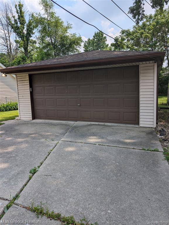 Harper Woods, MI 48225,21572 E 8 Mile Road