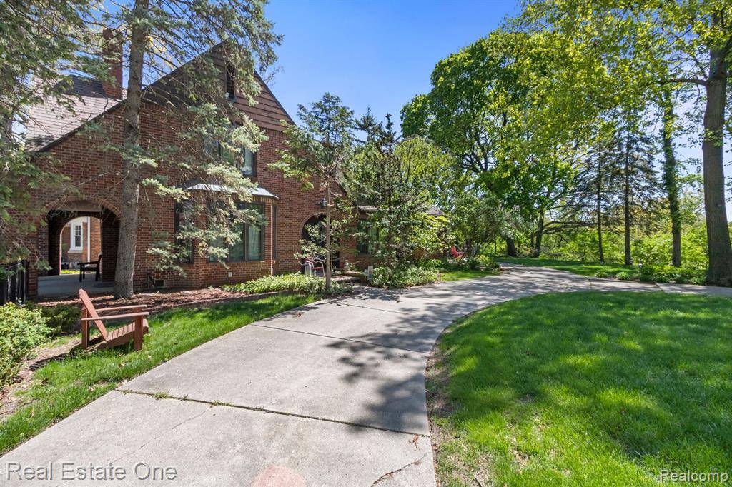 Dearborn, MI 48124,939 S HIGHLAND Street