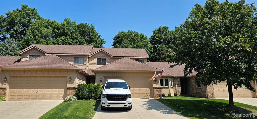 30816 Misty Pines Drive, Farmington, MI 48336
