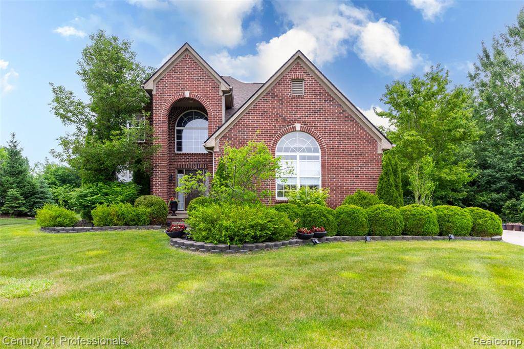 23640 Woodside Court, South Lyon, MI 48178