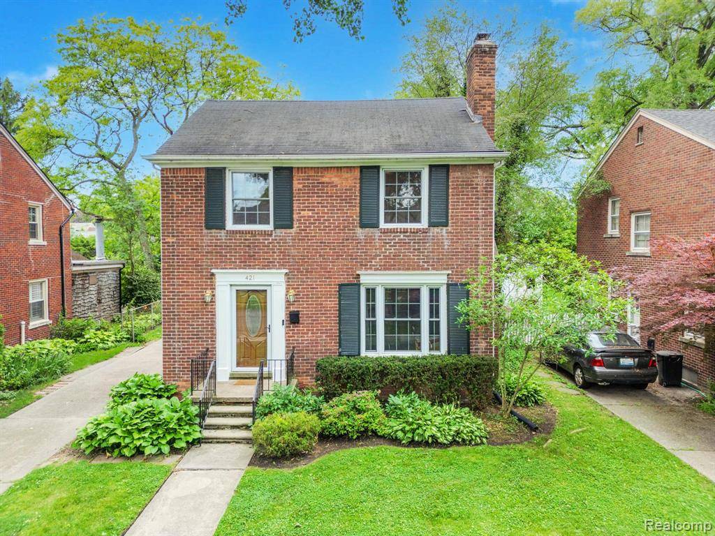 421 Maison Road, Grosse Pointe, MI 48236