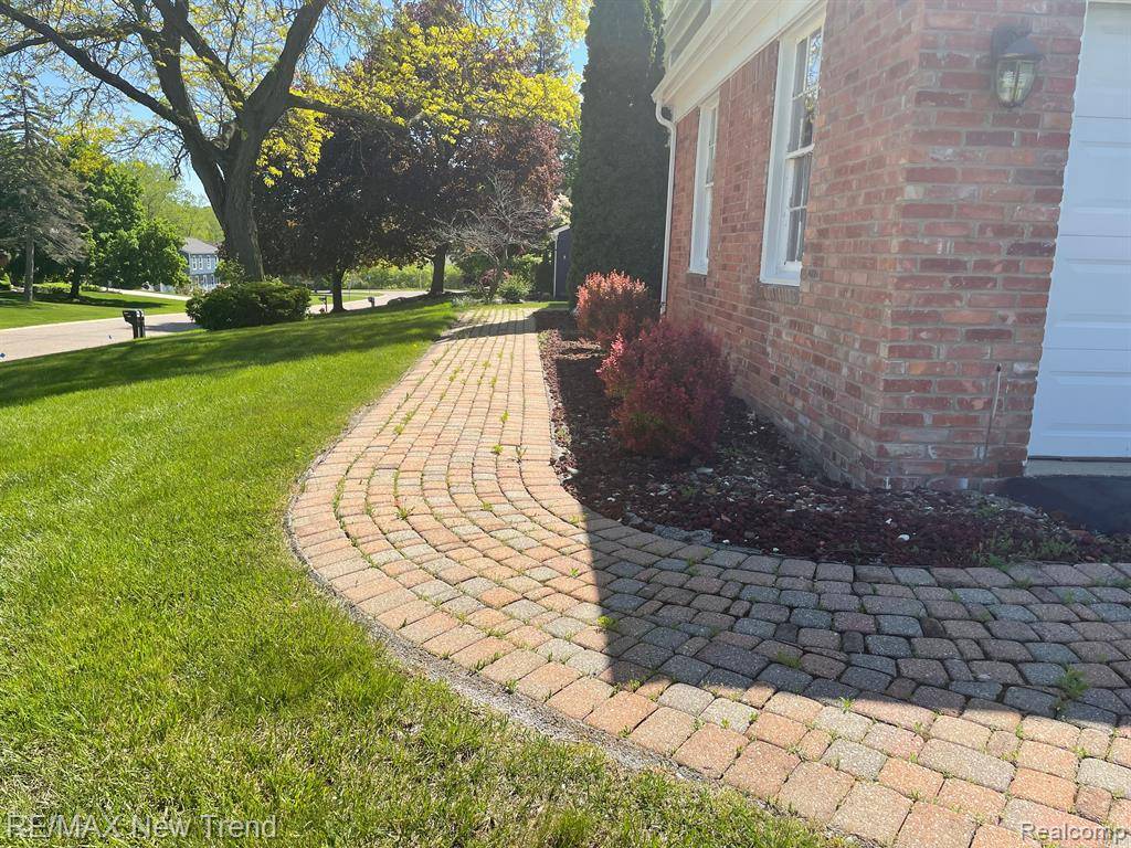 West Bloomfield Twp, MI 48323,5250 Hardwoods Drive