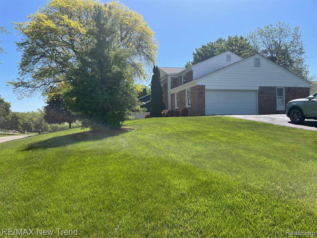 West Bloomfield Twp, MI 48323,5250 Hardwoods Drive