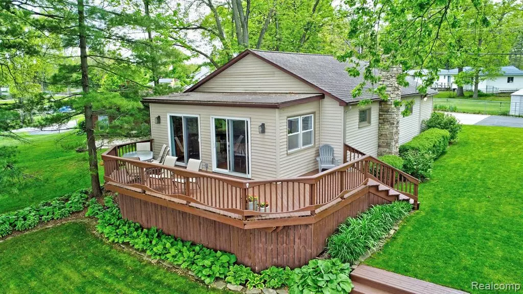 4030 ROLLINS Avenue, Waterford Twp, MI 48329