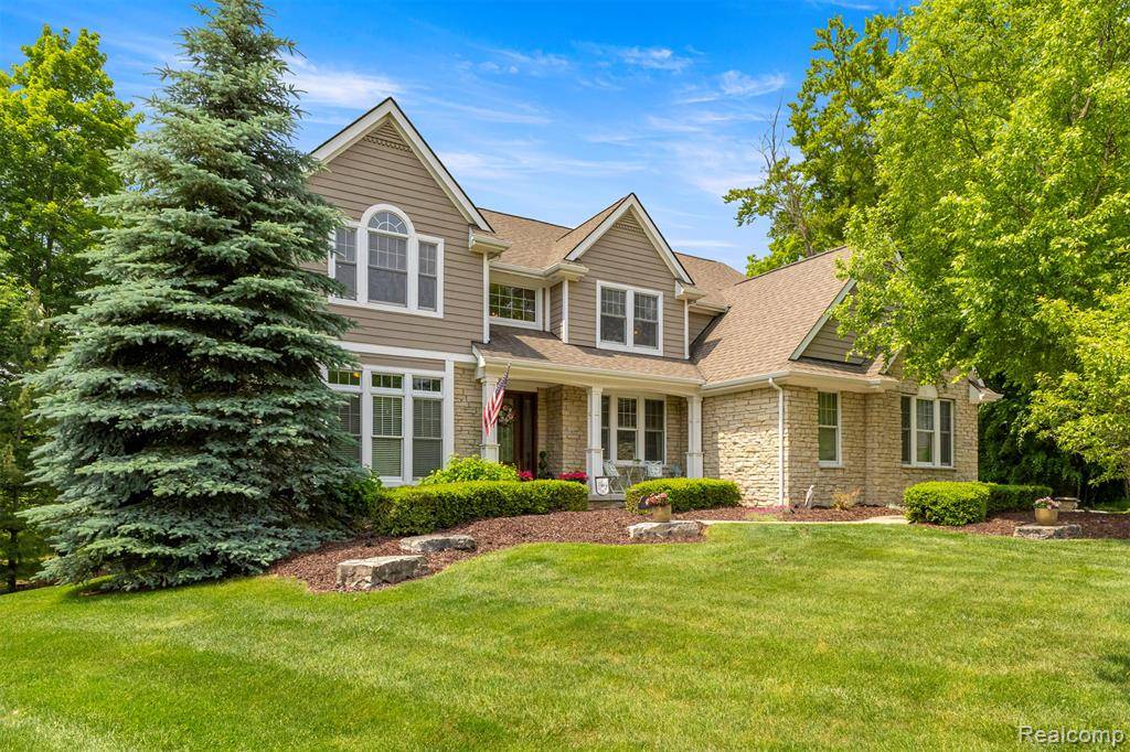 South Lyon, MI 48178,23736 Point O Woods Court