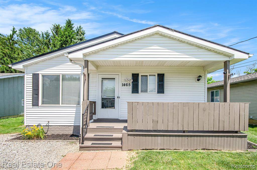 1465 E Judd Road, Burton, MI 48529