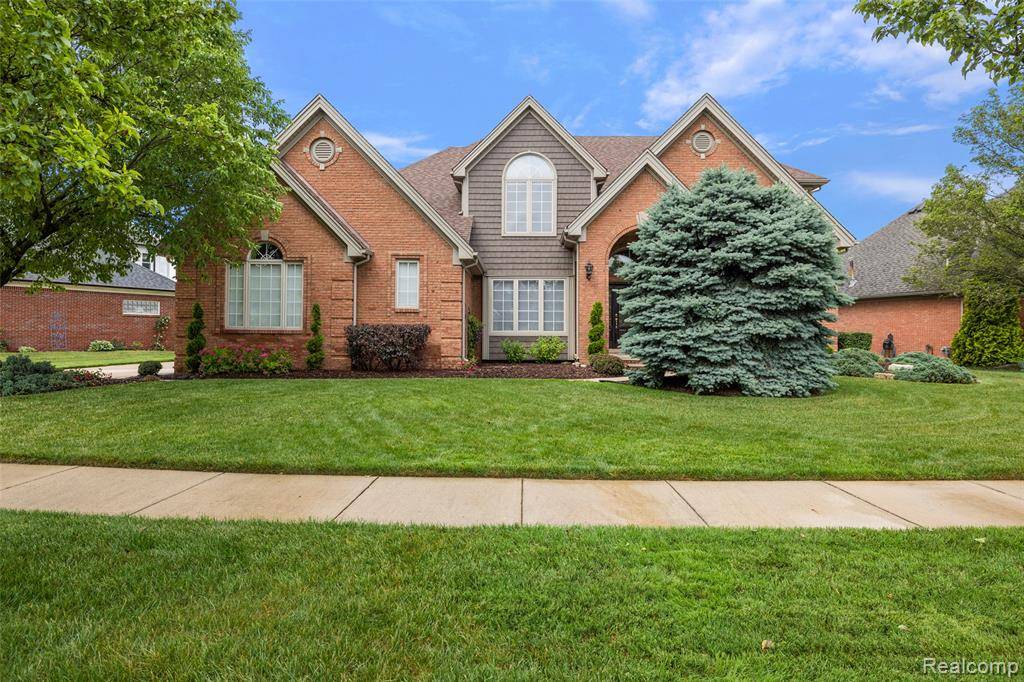 19301 Lakeland Drive, Macomb Twp, MI 48044