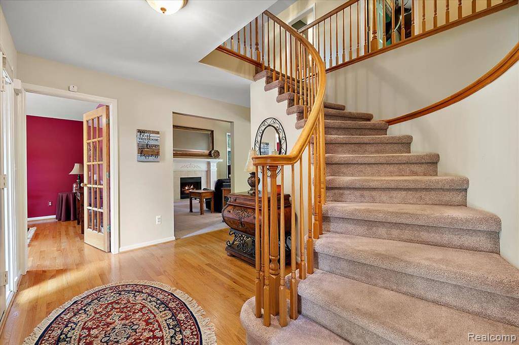 Rochester Hills, MI 48307,2082 Avon Lake Lane
