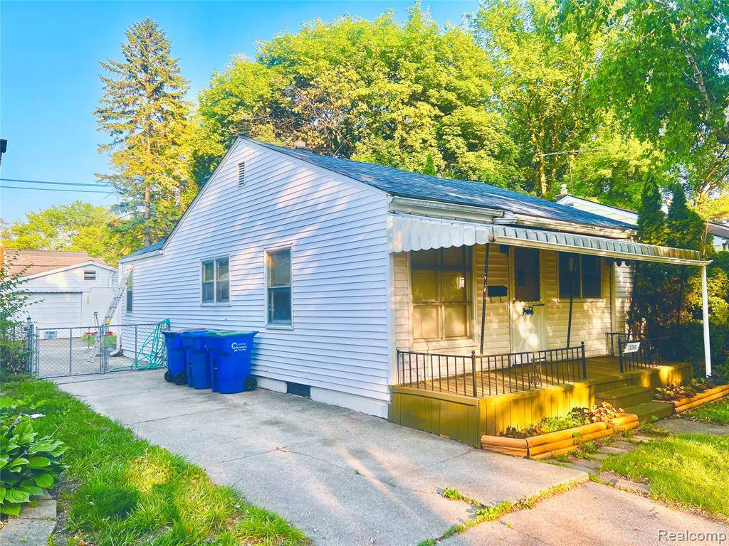 20760 Atlantic Avenue, Warren, MI 48091
