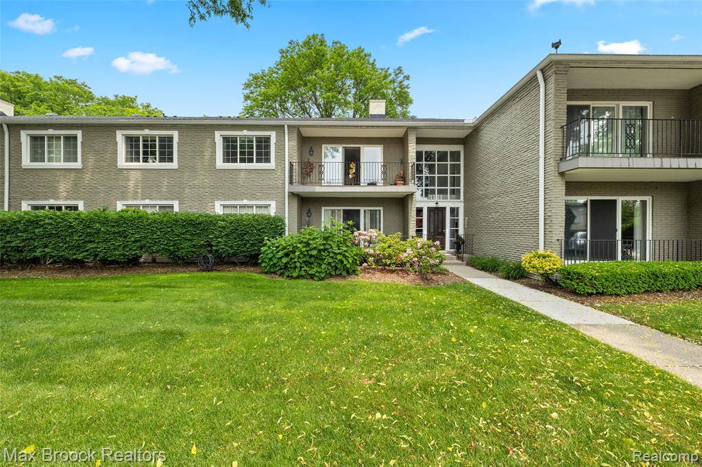 1111 N Old Woodward Avenue 23, Birmingham, MI 48009