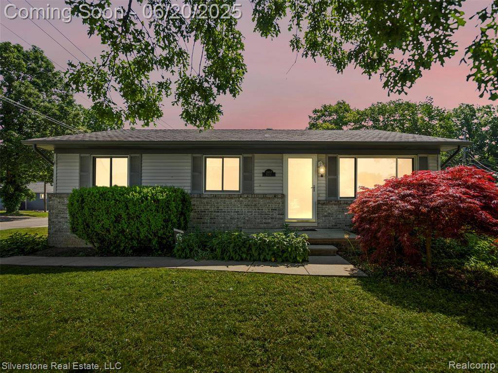 2807 Hartline Drive, Rochester Hills, MI 48309