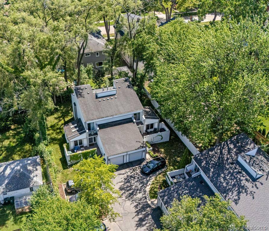 Royal Oak, MI 48067,418 E 5th Street 2