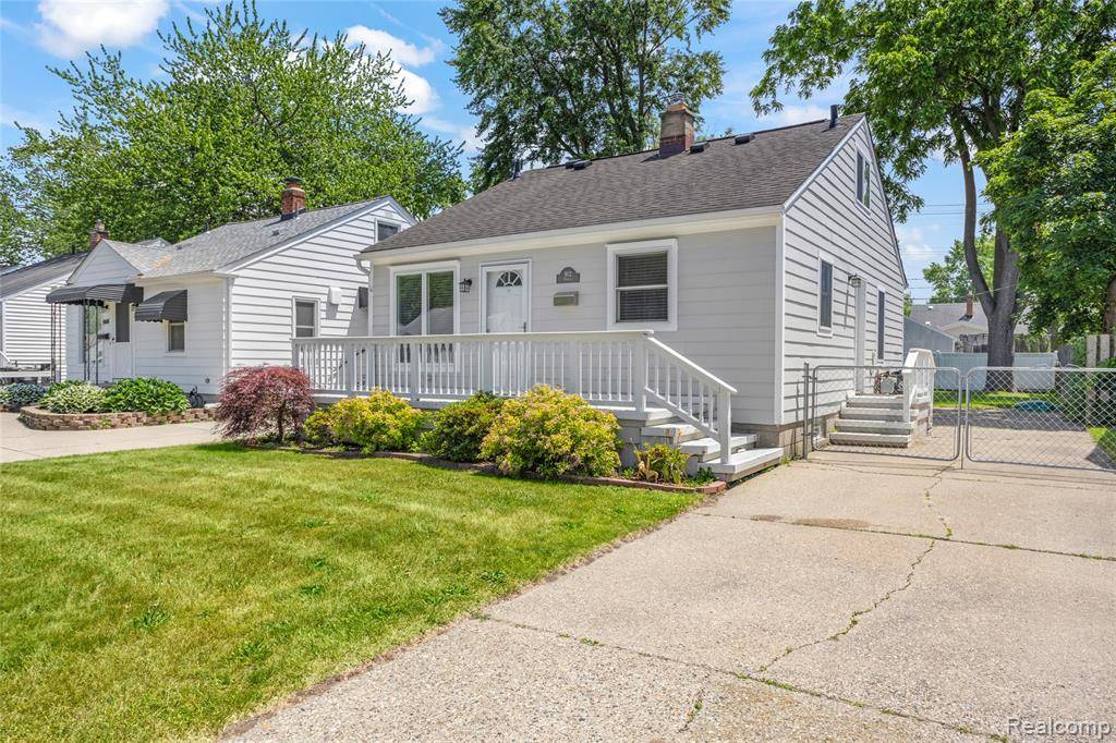 Royal Oak, MI 48073,902 Donald Avenue