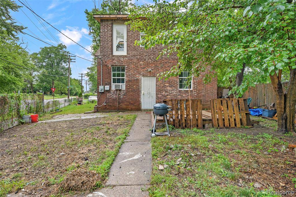 Detroit, MI 48205,17304 Barlow Street
