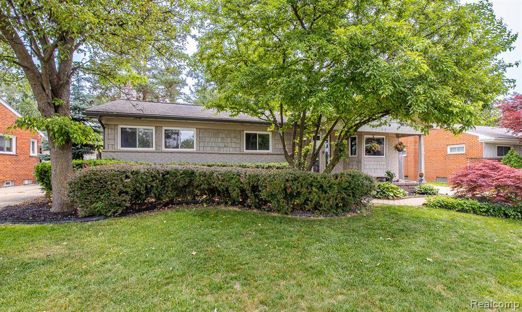 32738 Grinsell Drive, Warren, MI 48092
