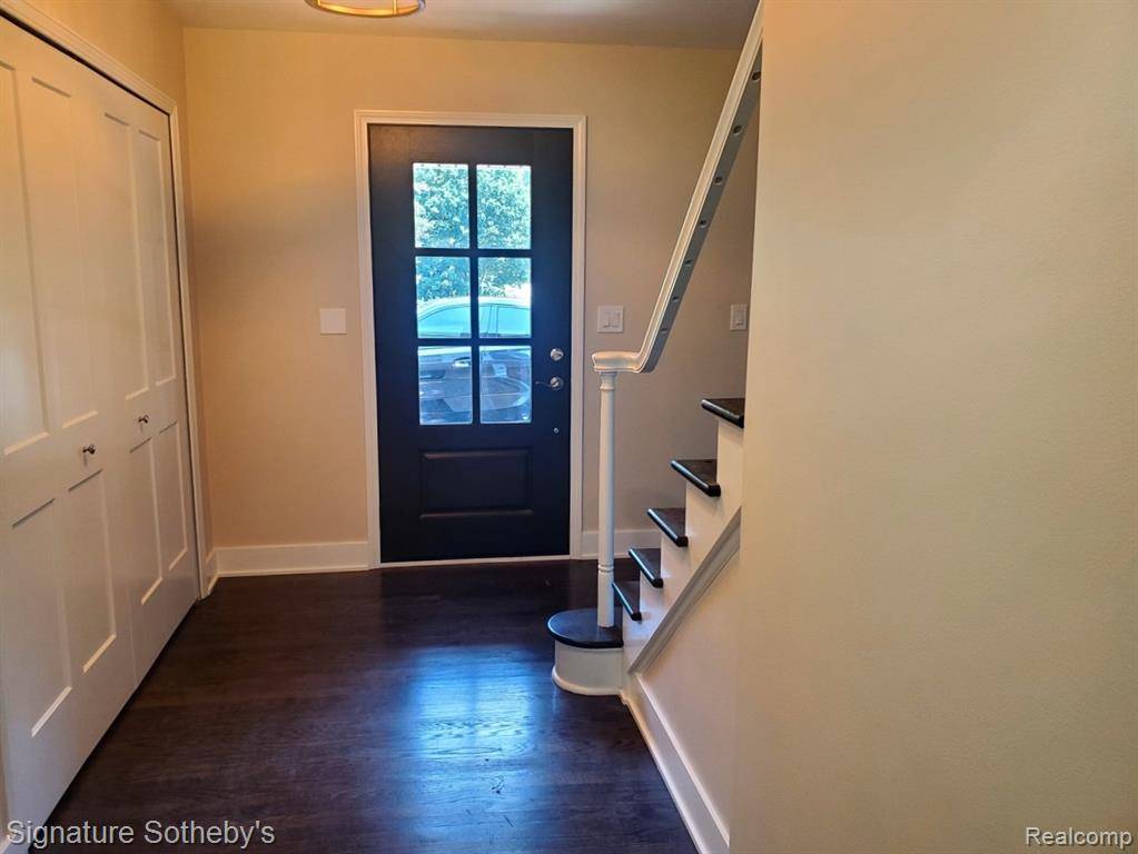 Bloomfield Hills, MI 48304,2200 Brenthaven Drive E