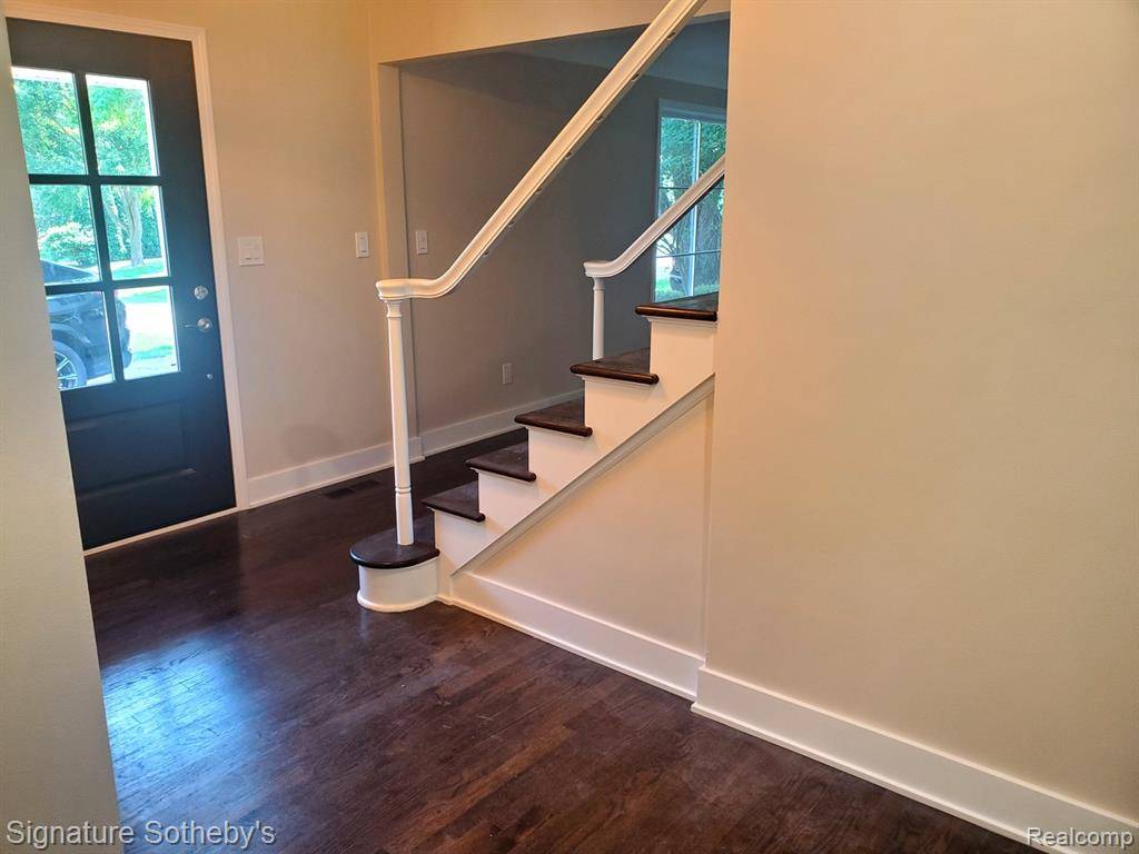 Bloomfield Hills, MI 48304,2200 Brenthaven Drive E