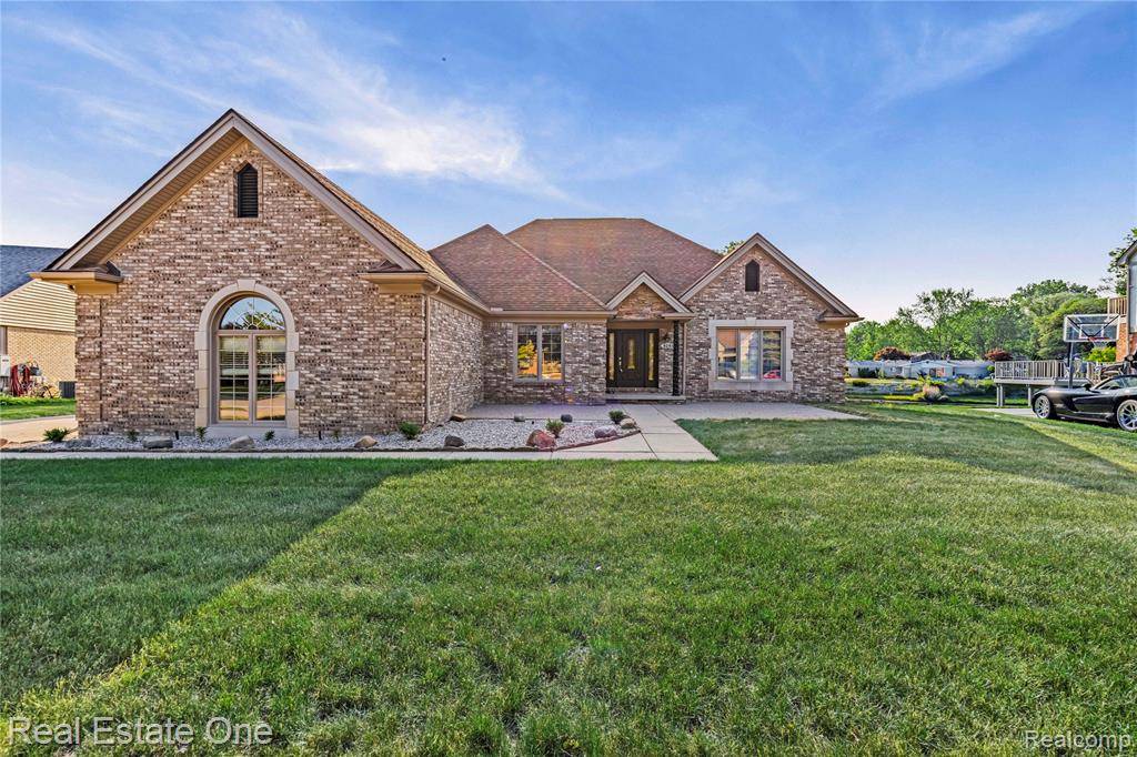 52615 Seven Oaks Drive, Shelby Twp, MI 48316