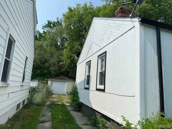 Detroit, MI 48224,19670 McCormick Street