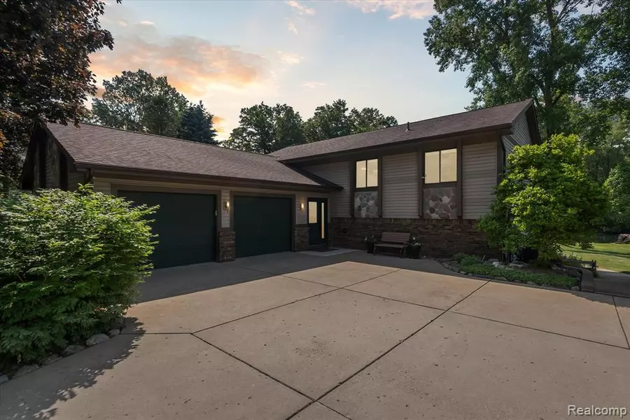 2386 Sherlock Trail, Highland Twp, MI 48356