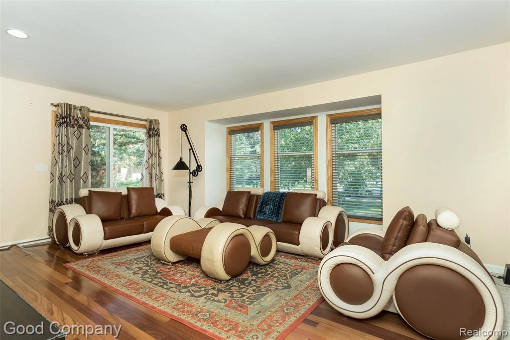 Farmington Hills, MI 48331,30384 Castleford Court