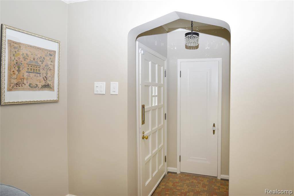 Beverly Hills Vlg, MI 48025,17820 Birwood Avenue