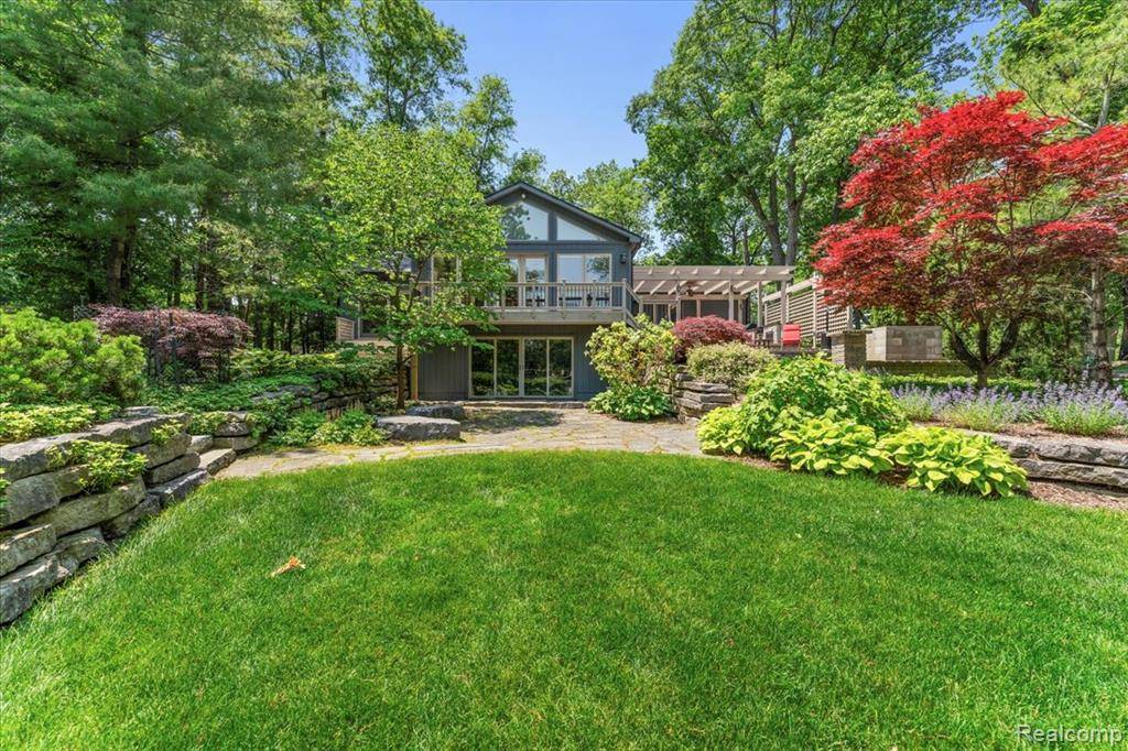 21089 Thorofare Road, Grosse Ile Twp, MI 48138
