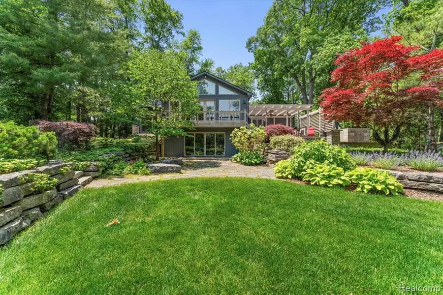 21089 Thorofare Road, Grosse Ile Twp, MI 48138