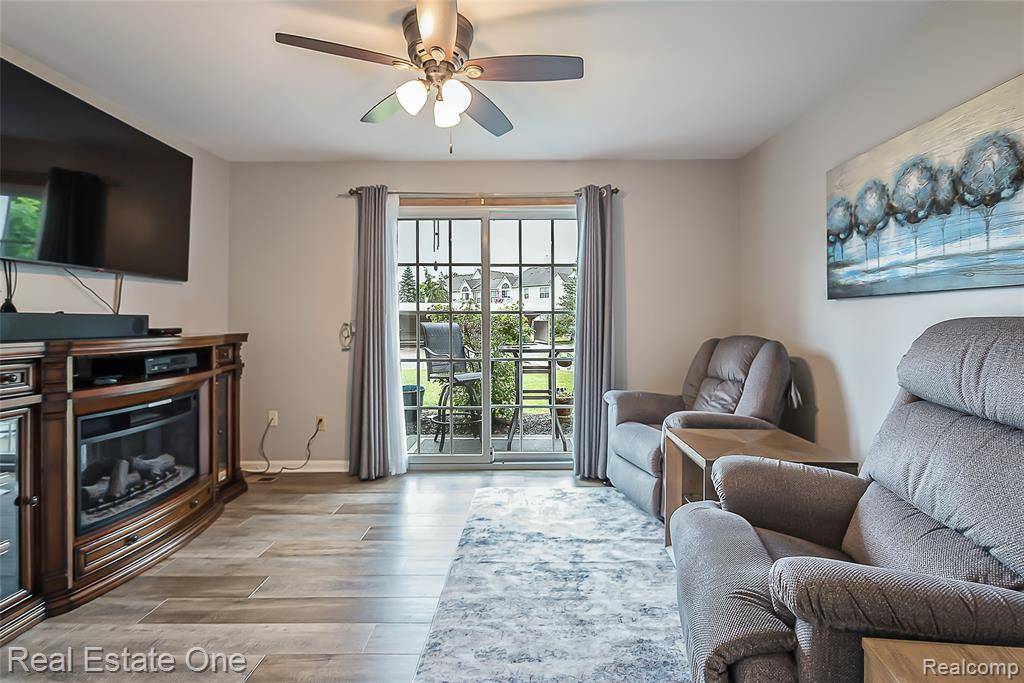 South Lyon, MI 48178,225 Brookwood DR Drive 31 10