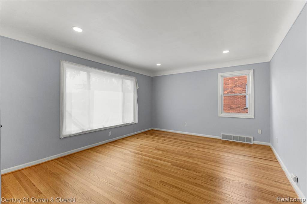 Dearborn Heights, MI 48127,8276 Riverview Street