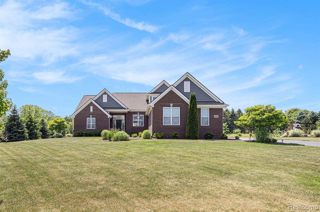 8269 Meadowridge, Springfield Twp, MI 48348