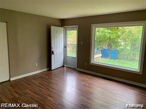 300 CENTER Street, Holly Vlg, MI 48442