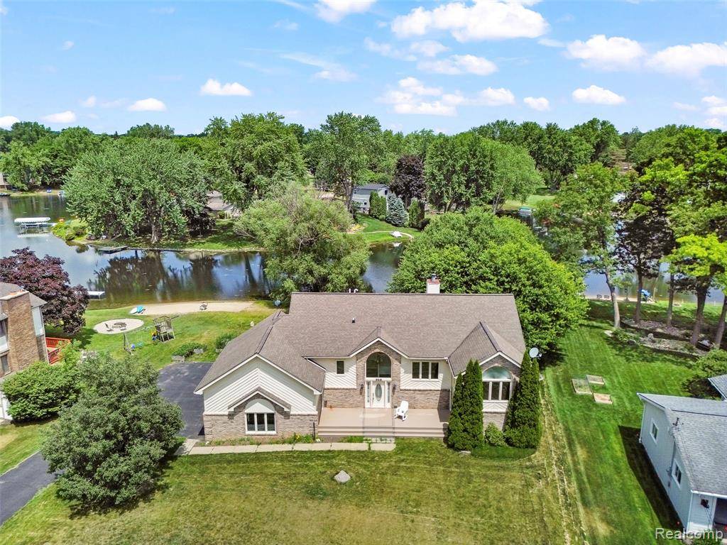 White Lake Twp, MI 48383,969 Bogie Lake Road