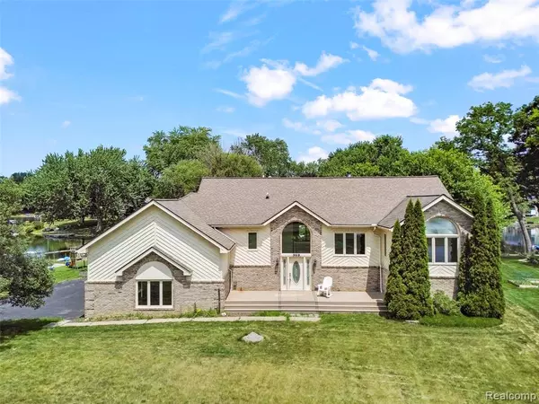 White Lake Twp, MI 48383,969 Bogie Lake Road