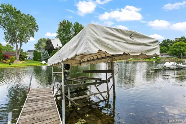 White Lake Twp, MI 48383,969 Bogie Lake Road